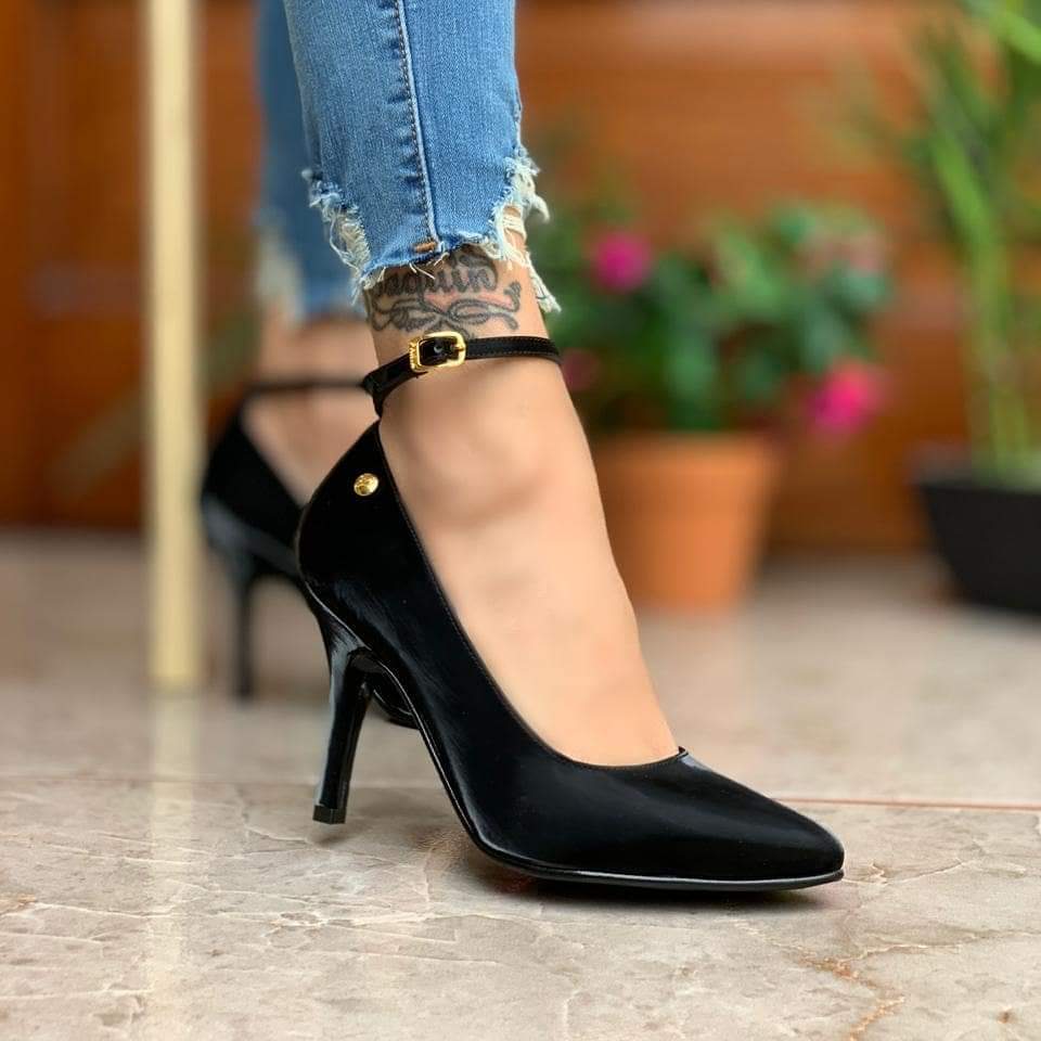 Stiletto bajo negro